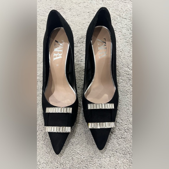 Black suede Zara Heels. Used once only. In excellent condition - Picture 3 of 4